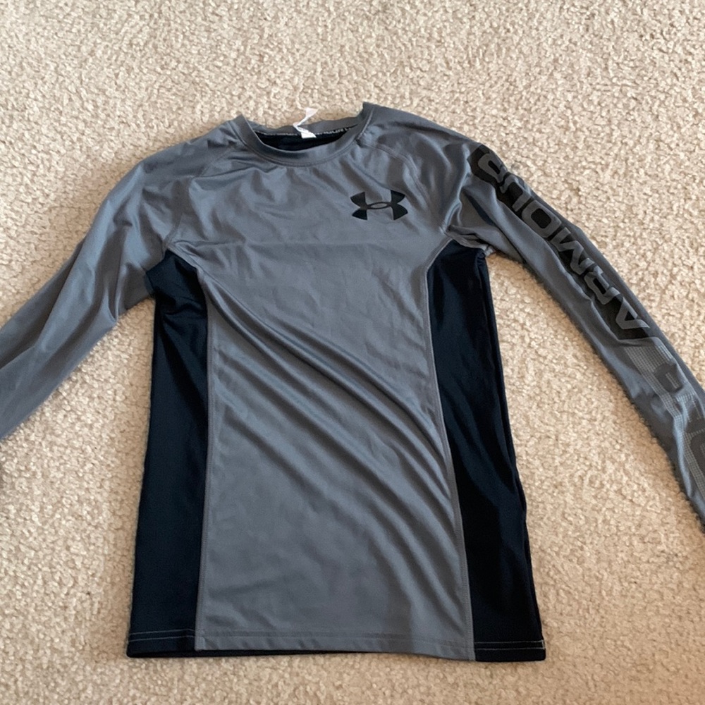 Under armor boys fitted shirt large